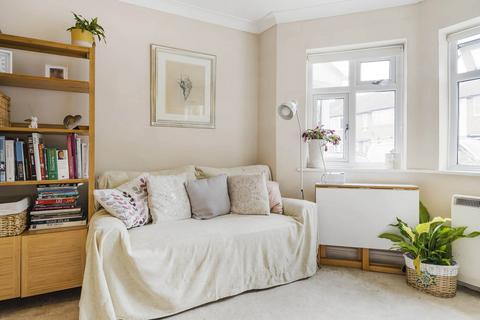 14a Roslyn Close, Mitcham, CR4 3BB
