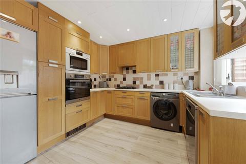 18 Leonard Avenue, Swanscombe, DA10 0EY