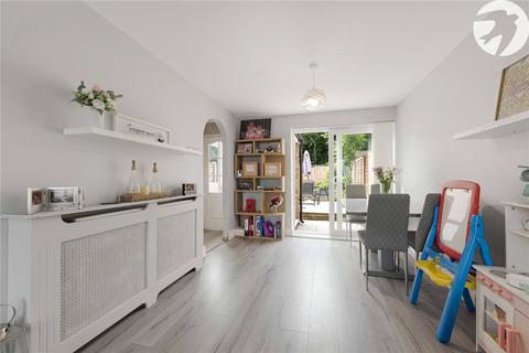 18 Leonard Avenue, Swanscombe, DA10 0EY