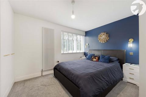 18 Leonard Avenue, Swanscombe, DA10 0EY