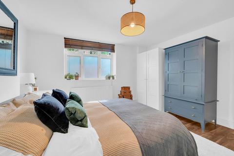 141a Courthill Road, London, SE13 6DR