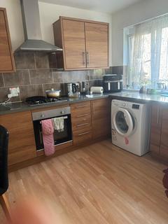 1 bedroom in a house share to rent, Samuel Street, London SE18