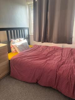 1 bedroom in a house share to rent, Samuel Street, London SE18