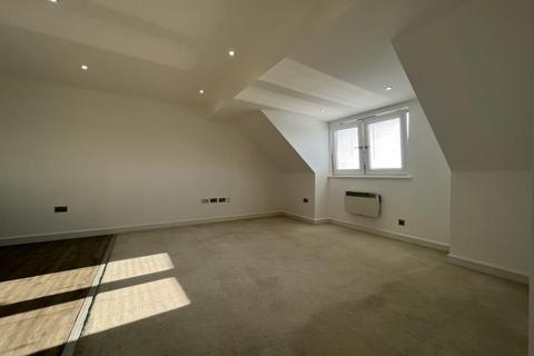 2 bedroom flat to rent, Walton-on-Thames, KT12