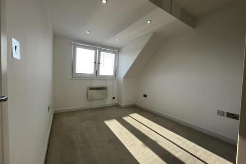 2 bedroom flat to rent, Walton-on-Thames, KT12