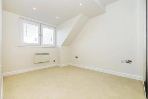 2 bedroom flat to rent, Walton-on-Thames, KT12