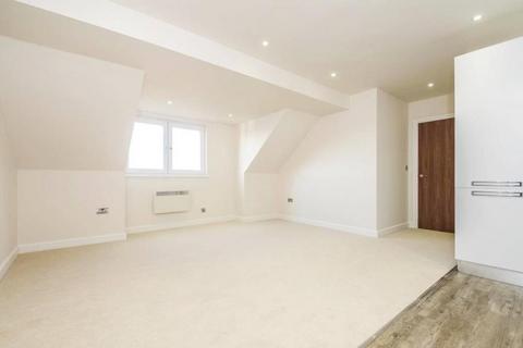 2 bedroom flat to rent, Walton-on-Thames, KT12