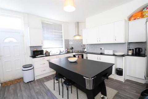 3 bedroom apartment to rent, Brecknock Road, London, N19