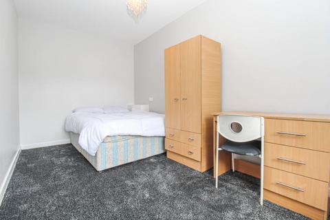 3 bedroom apartment to rent, Brecknock Road, London, N19