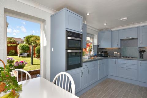 4 bedroom semi-detached house for sale, Bishopsteignton, Bishopsteignton Area, Shoeburyness, Essex, SS3