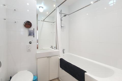 1 bedroom apartment to rent, Gloucester Terrace, Paddington W2