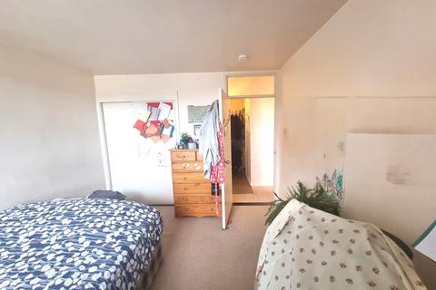 2 bedroom flat to rent, Hudson Court, London, SW19