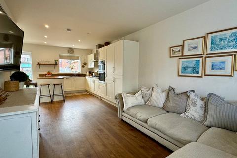 28 Emperor Way, Holmer, Hereford, HR4 9EN