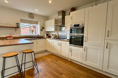 28 Emperor Way, Holmer, Hereford, HR4 9EN
