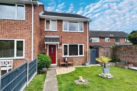 3 bedroom semi-detached house for sale, Viburnum Close, Ashford