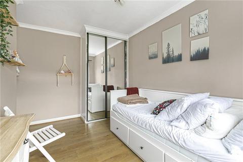 22 Queensbridge Park, Isleworth, TW7 7NB