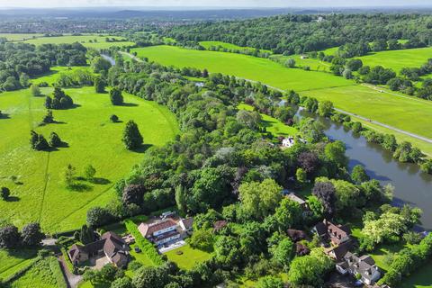 Land for sale, Magna Carta Lane, Wraysbury TW19