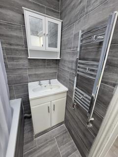 2 bedroom apartment to rent, Telegraph Mews, Ilford IG3