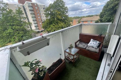 2 bedroom apartment to rent, Tollbar Court, Basinghall Gardens, Sutton, Surrey, SM2