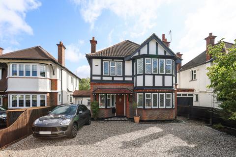 4 bedroom detached house to rent, Hersham Road, Walton-on-Thames, Surrey, KT12