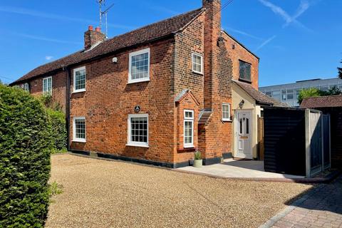 3 bedroom semi-detached house for sale, Chelmsford Road, Shenfield, Brentwood, CM15