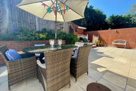 3 bedroom semi-detached house for sale, Chelmsford Road, Shenfield, Brentwood, CM15