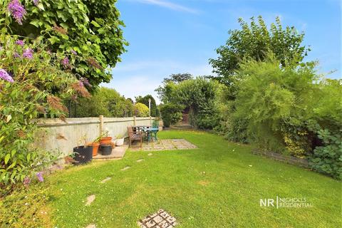 35 Leatherhead Road, Chessington, KT9 2HN