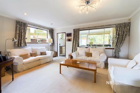35 Leatherhead Road, Chessington, KT9 2HN