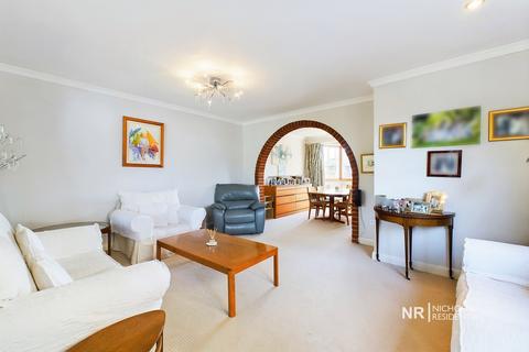 35 Leatherhead Road, Chessington, KT9 2HN