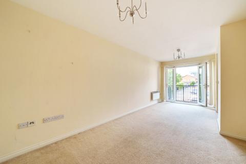 2 bedroom apartment to rent, Cottonham Close London N12