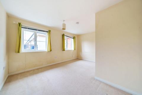 2 bedroom apartment to rent, Cottonham Close London N12