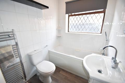 3 bedroom semi-detached house to rent, Brooklands Road, Havant PO9