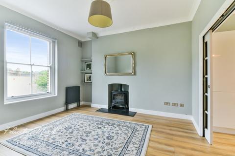 2 bedroom apartment for sale, Woodhill, LONDON