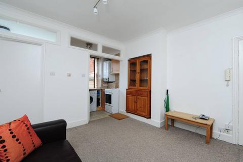 1 bedroom flat to rent, Chiswick Road, Chiswick, London, W4