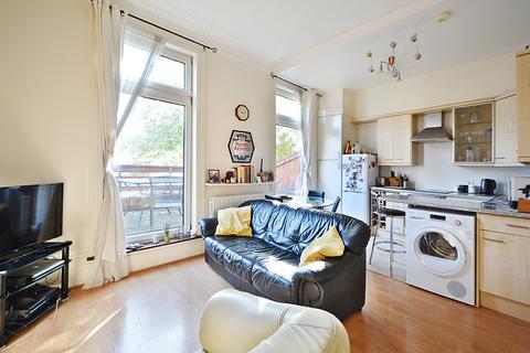 1 bedroom apartment to rent, Shepherds Bush Road, London