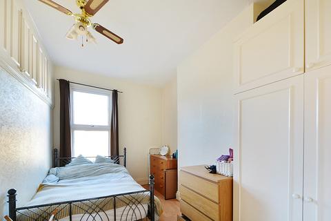 1 bedroom apartment to rent, Shepherds Bush Road, London