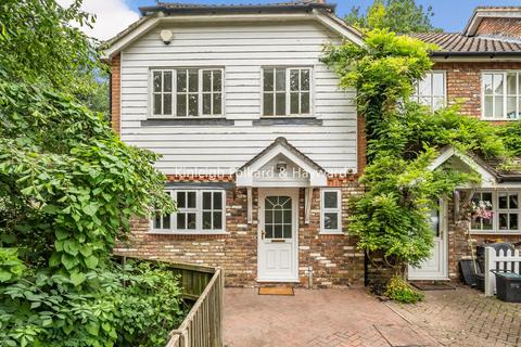 11 Coniscliffe Close, Chislehurst, BR7 5NW