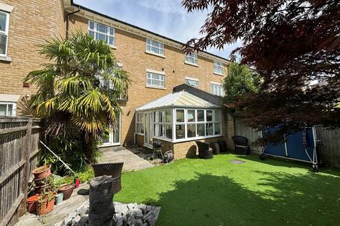 4 Waterside Avenue, Beckenham, BR3 3GJ