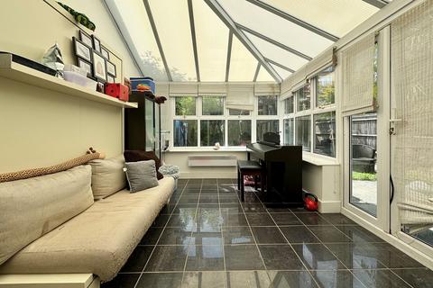 4 Waterside Avenue, Beckenham, BR3 3GJ