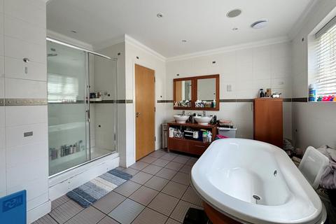 4 Waterside Avenue, Beckenham, BR3 3GJ