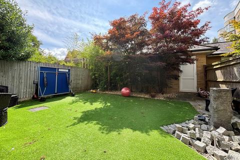 4 Waterside Avenue, Beckenham, BR3 3GJ