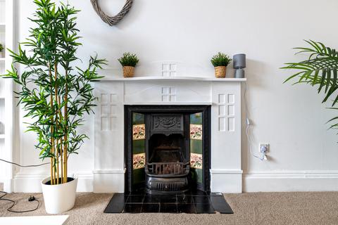 Flat 14, 119 High Street, Glasgow, G1 1PH