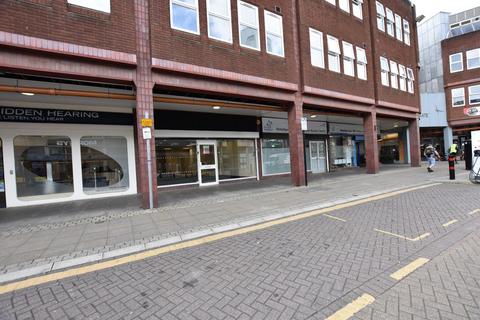 Retail property (high street) to rent, Midgate, City Centre, Peterborough, PE1