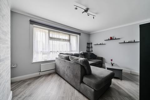 1 bedroom apartment for sale, Cross Road, Romford RM7