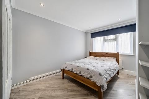 1 bedroom apartment for sale, Cross Road, Romford RM7