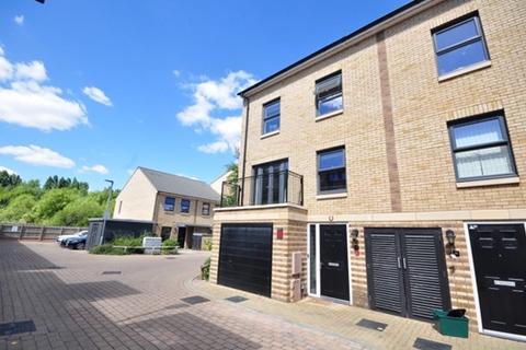 3 bedroom end of terrace house to rent, Parchment Close, Mitcham CR4