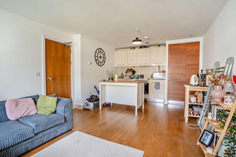 2 bedroom flat for sale, Falcon Drive, Cardiff, CF10