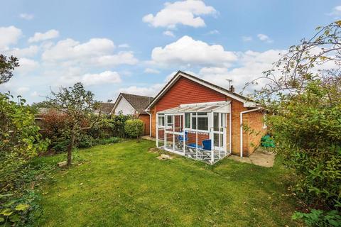 3 bedroom bungalow for sale, Carterton,  Oxfordshire,  OX18