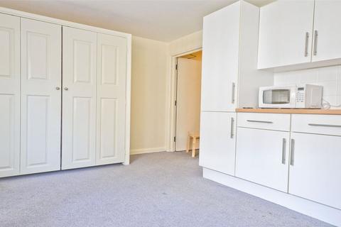 Studio to rent, Hornsey Road, Holloway, London, N7