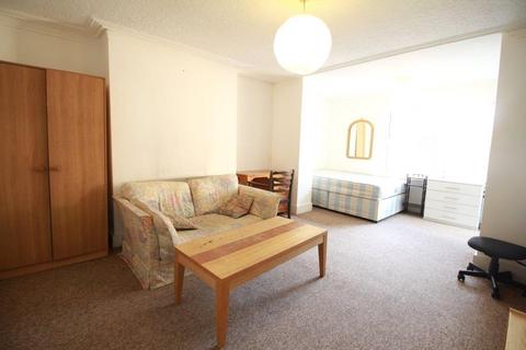 1 bedroom apartment to rent, Thanes Villa, Finsbury Park, London, N7